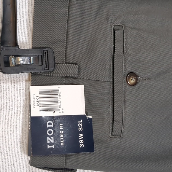 NWT Izod Men's Metrix Fit Pleated Front Chino Khakis Dark Gray  Size 38x32 - Picture 8 of 8